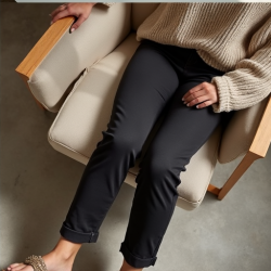 Evergreen Comfort Mid-Rise Straight Leg Jeans